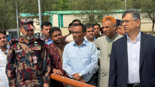 টেকনাফ স্থলবন্দর পরিদর্শন করলেন স্বরাষ্ট্রমন্ত্রী