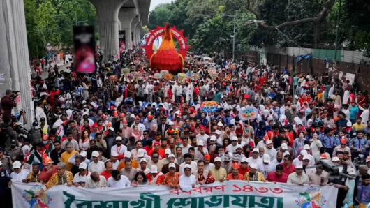 নববর্ষকে স্বাগত জানিয়ে ঢাবিতে বৈশাখী শোভাযাত্রা