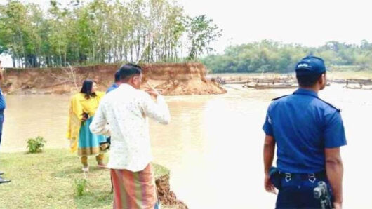 জৈন্তাপুরে অ বৈ ধ ভাবে বালু উত্তোলন দু’জনকে জ রি মা না