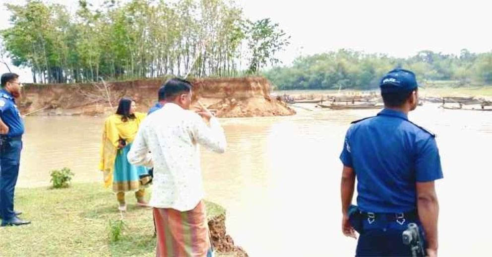 জৈন্তাপুরে অ বৈ ধ ভাবে বালু উত্তোলন দু’জনকে জ রি মা না