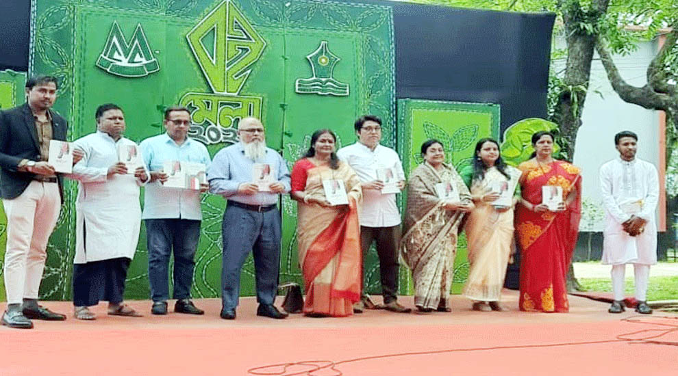 মুরারিচাঁদ কলেজ বইমেলায় পান্না রানী রায়ের দুটি কাব্যগ্রন্থের মোড়ক উন্মোচন