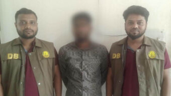 সিলেটের হনুফা ভিলার সামনা থেকে আ ট ক রনি