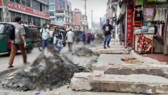 সিলেটে ড্রেনের ময়লা সড়কে, অ স্ব স্তি