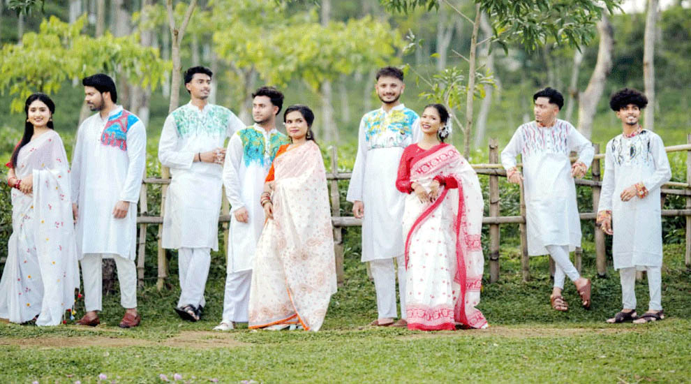 লাক্কাতুরা চা বাগানে ‌‘রানওয়ে ম্যানিয়াক’র বৈশাখী আয়োজন