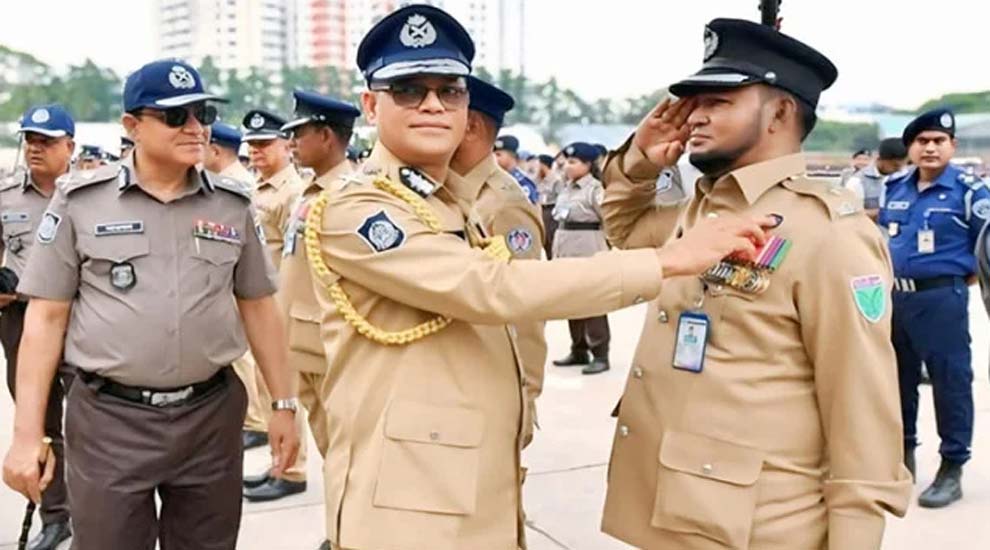 আইজিপি ব্যাজ পেলেন সিলেটের পুলিশ কর্মকর্তা আনোয়ার হোসেন