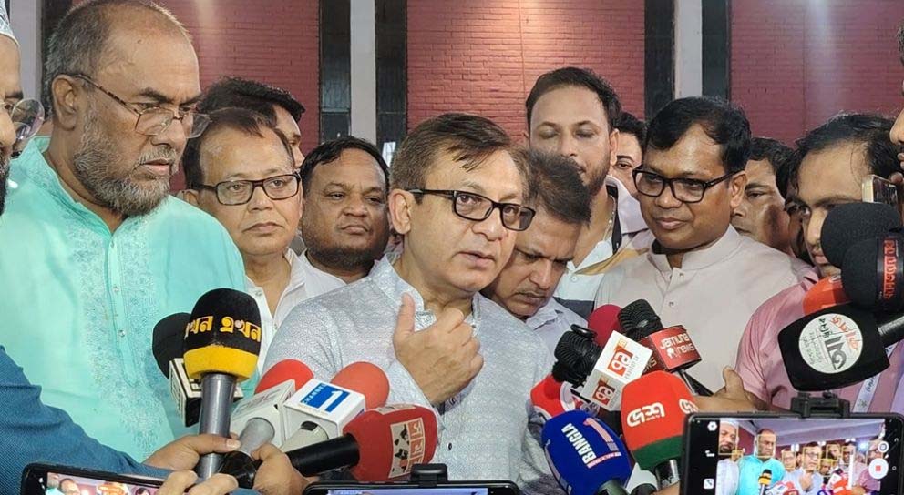 চামড়া শিল্প বিলিয়ন ডলারের রপ্তানি আয়কারী খাত হিসেবে গড়ে তোলা হবে: বাণিজ্যমন্ত্রী