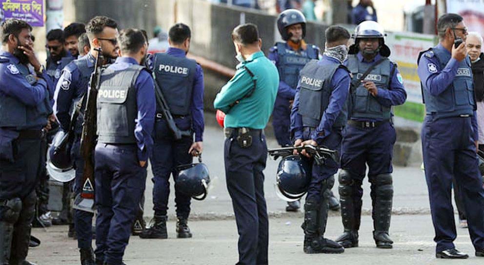 সিলেটে হা র্ড লা ই নে পুলিশ, কাগজ না থাকলে আ ট ক