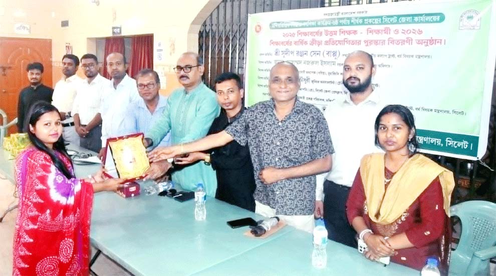 ‘আলোকিত সমাজ গঠনে শিক্ষকসমাজকে সর্বাগ্রে এগিয়ে আসতে হবে’
