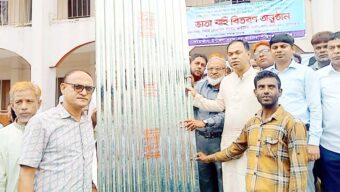শান্তিগঞ্জে অসহায় পরিবারের মাঝে ঢেউটিন বিতরণ করলেন এমপি কয়ছর