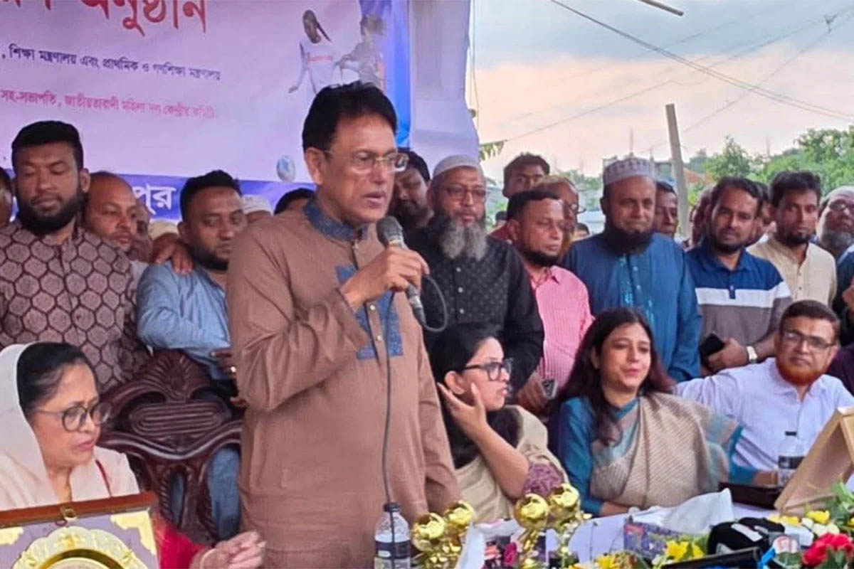 লেখাপড়া আনন্দময় করার লক্ষ্যে কাজ করছে সরকার : শিক্ষামন্ত্রী