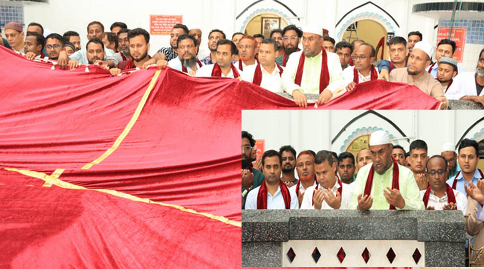 প্রধানমন্ত্রীর পক্ষে মাজারে গিলাফ ছড়ালেন কাইয়ুম চৌধুরী