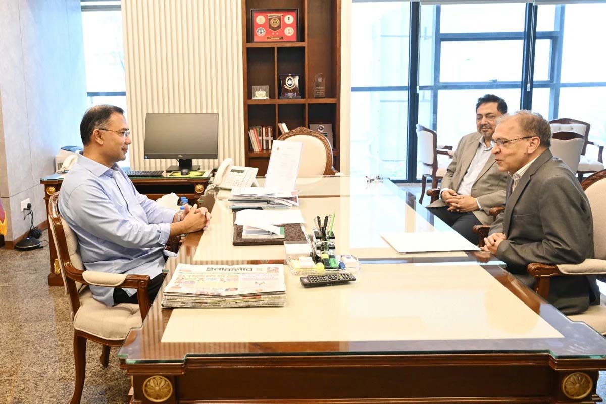 প্রধানমন্ত্রীর সঙ্গে ড. ইফতেখারুজ্জামানের সাক্ষাৎ