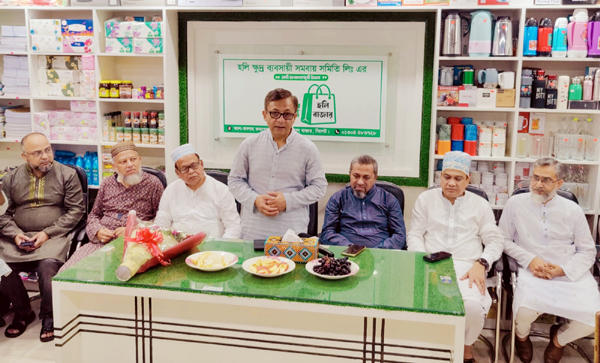 ঈদকে সামনে রেখে সিলেটের হলি বাজার পরিদর্শনে বানিজ্য মন্ত্রী খন্দকার আব্দুল মুক্তাদির