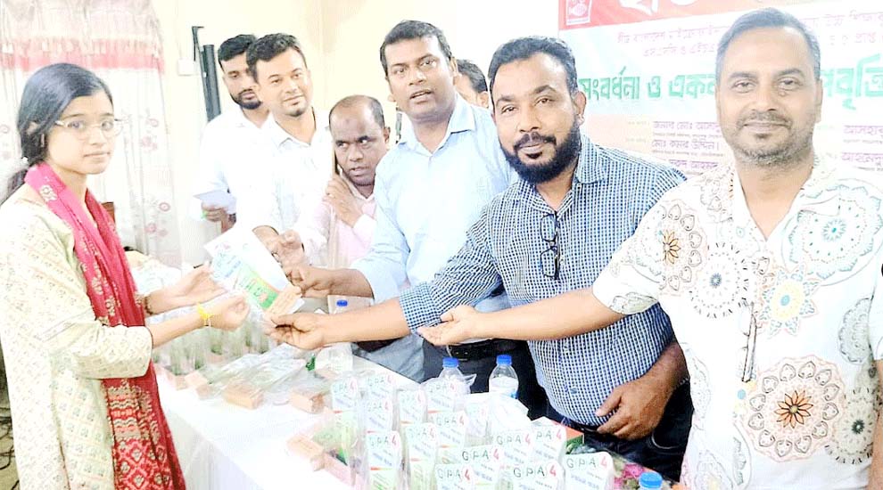কমলগঞ্জে মেধাবী শিক্ষার্থীদের সংবর্ধনা প্রদান