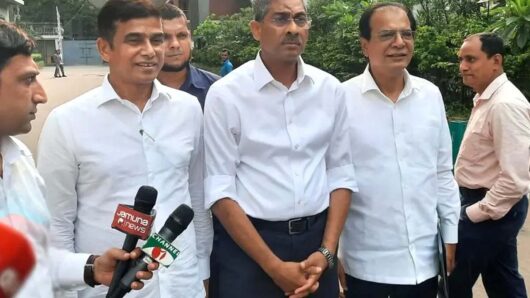 সচিবালয়ে প্রধানমন্ত্রীর সঙ্গে বৈঠক শেষে পানিসম্পদমন্ত্রী
