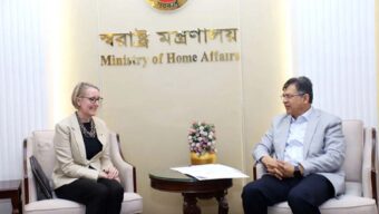 স্বরাষ্ট্রমন্ত্রীর সঙ্গে যুক্তরাজ্যের হাইকমিশনারের সাক্ষাৎ