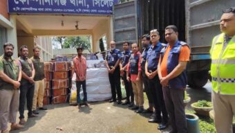 সিলেটে কাভার্ড ভ্যান ভর্তি জিরা-মেহেদী নিয়ে আ ট ক-১