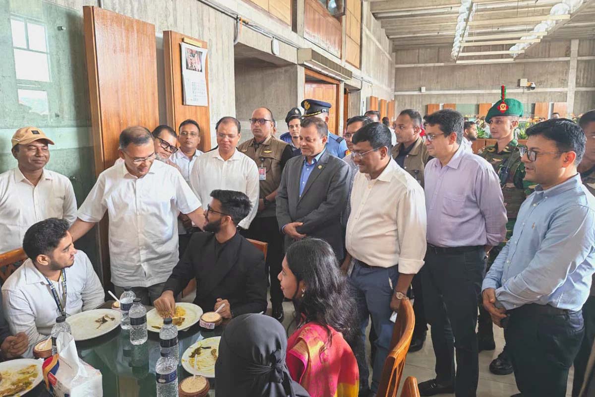 প্রধানমন্ত্রীর আয়োজনে সংসদ ভবনে শিক্ষার্থীদের মধ্যাহ্নভোজ