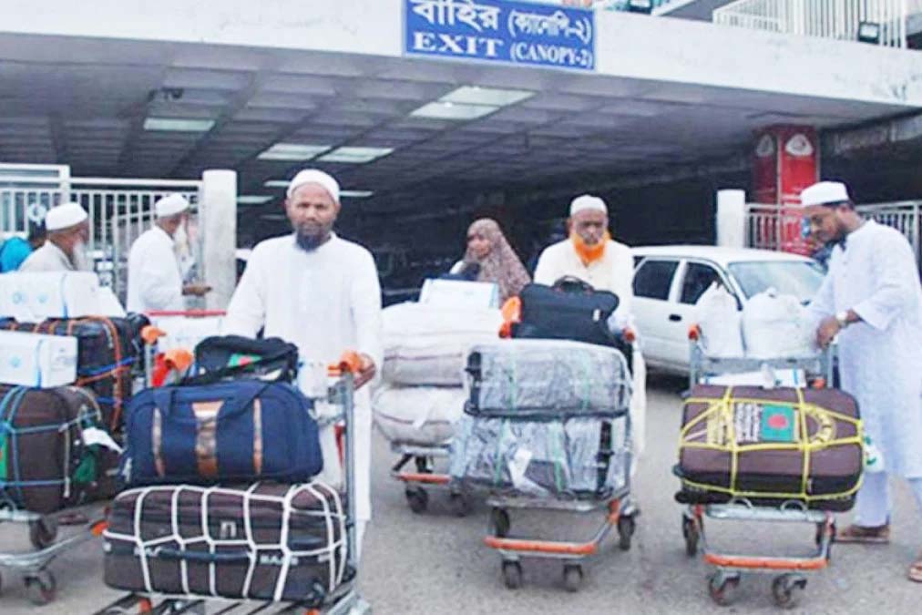 হজ শেষে ফিরেছেন ৭৩০৭৬ বাংলাদেশি