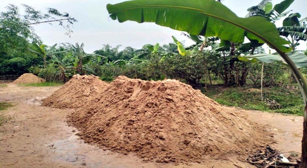 শ্রীমঙ্গলে সিলিকা বালু জব্দ করলো প্রশাসন