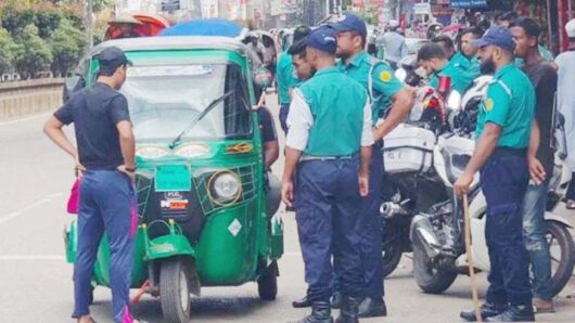 সিলেটে ক ঠো র পুলিশ, ১৩১ যানবাহনের বি রু দ্ধে ব্যবস্থা