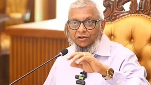 শ্রম ও কর্মসংস্থান মন্ত্রণালয়ের মন্ত্রী আরিফুল হক চৌধুরী বলেছেন