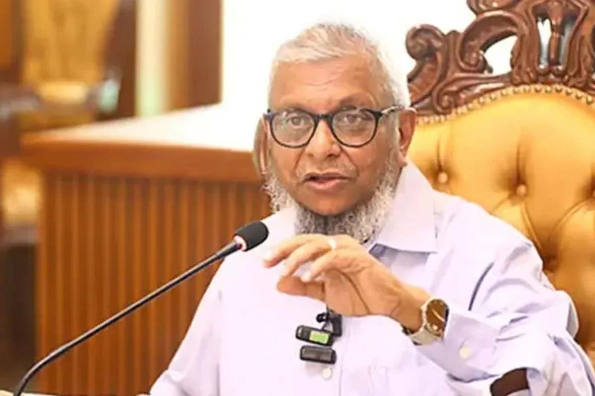 শ্রম ও কর্মসংস্থান মন্ত্রণালয়ের মন্ত্রী আরিফুল হক চৌধুরী বলেছেন