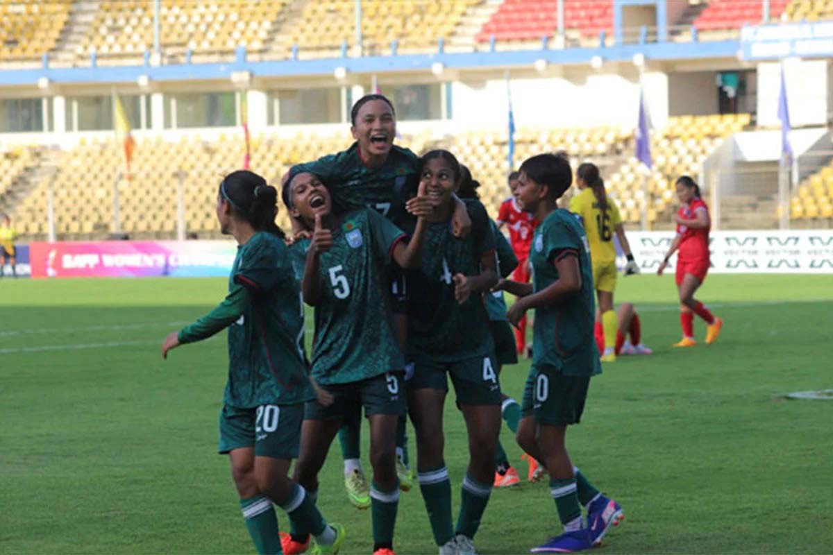 নারী ফুটবল দলকে ক্রীড়া প্রতিমন্ত্রীর অভিনন্দন