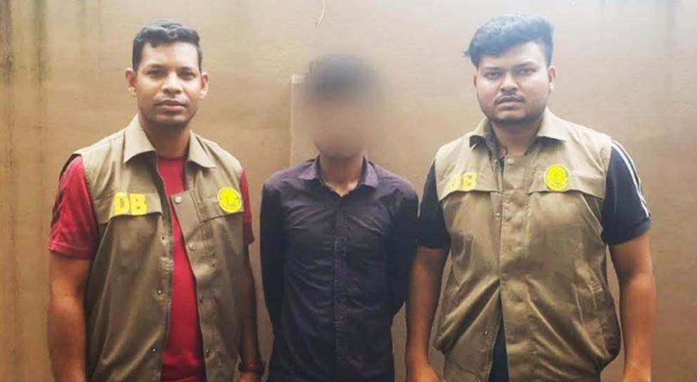কাভার্ড ভ্যানে করে যা নিয়ে সিলেটে আসছিলেন রেজওয়ান