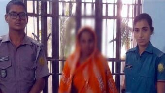 বিদেশীর বাড়িতে অ ভি যা ন, মিনাকে ধরলো পুলিশ