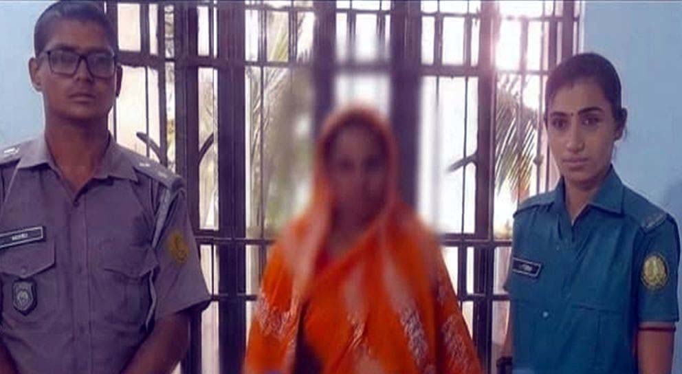 বিদেশীর বাড়িতে অ ভি যা ন, মিনাকে ধরলো পুলিশ