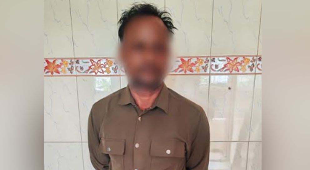 নয়াবাজার এলাকা থেকে গ্রে ফ তা র মাসুক