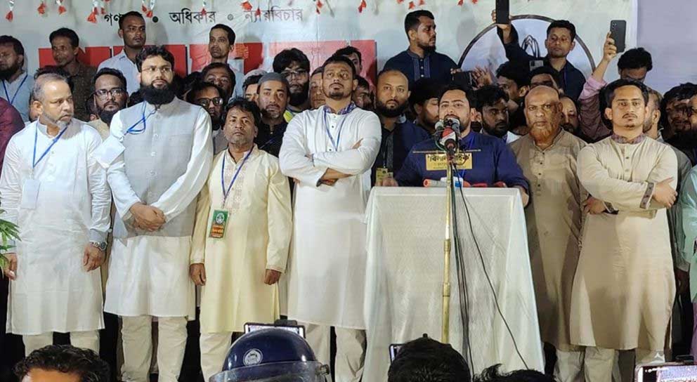 স্থানীয় নির্বাচনে স/ন্ত্রা/স দিয়ে ভোট দ*খ*লের চেষ্টা হবে: নাহিদ ইসলাম