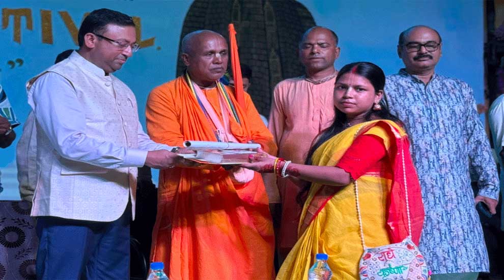 তরুণরাই আগামীর বাংলাদেশ: ইসকন মন্দিরে হুমায়ুন কবির