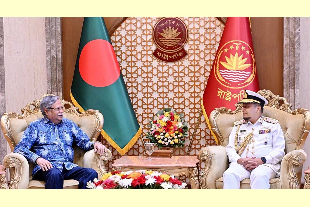 রাষ্ট্রপতির সঙ্গে বিদায়ী নৌপ্রধানের সৌজন্য সাক্ষাৎ