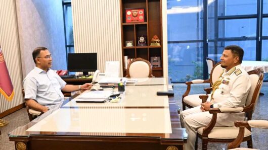 প্রধানমন্ত্রীর সঙ্গে বিদায়ী নৌবাহিনী প্রধানের সাক্ষাৎ