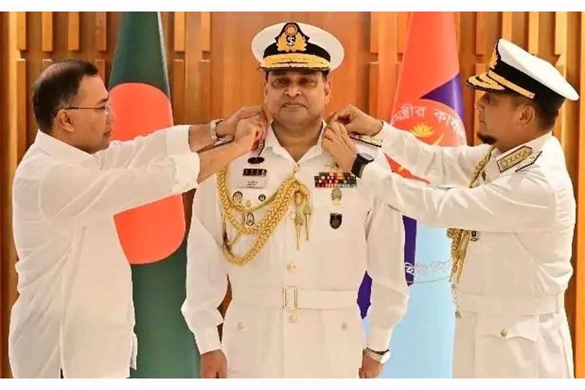নতুন নৌবাহিনী প্রধানের দায়িত্ব গ্রহণ