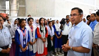 সংসদ অধিবেশন দেখতে আসা শিক্ষার্থীদের সঙ্গে সাক্ষাৎ করেছেন প্রধানমন্ত্রী