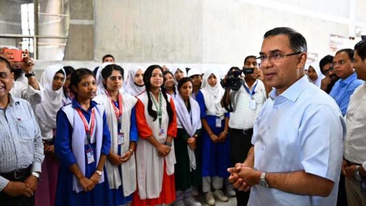 সংসদ অধিবেশন দেখতে আসা শিক্ষার্থীদের সঙ্গে সাক্ষাৎ করেছেন প্রধানমন্ত্রী