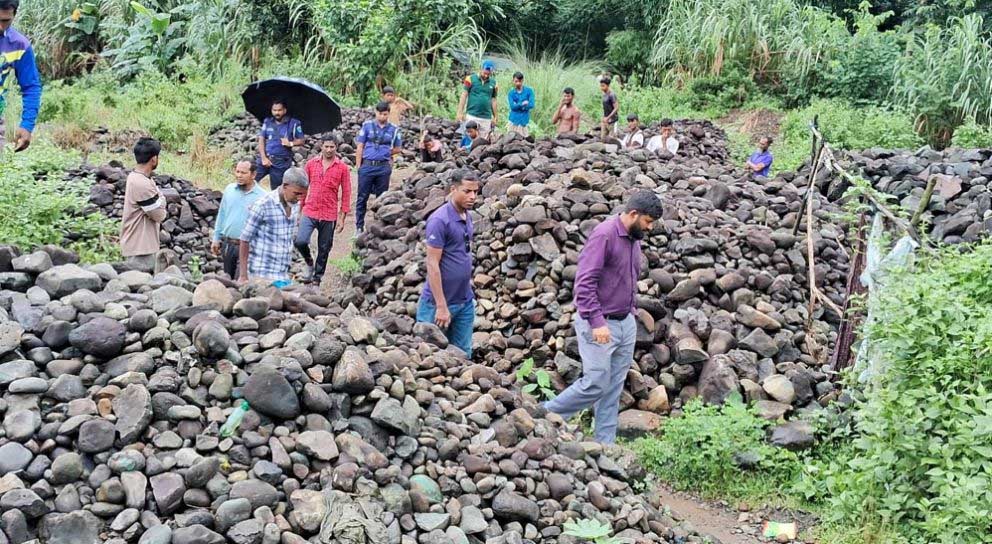 সিলেটে লাখ ঘনফুট পাথর জ ব্দ