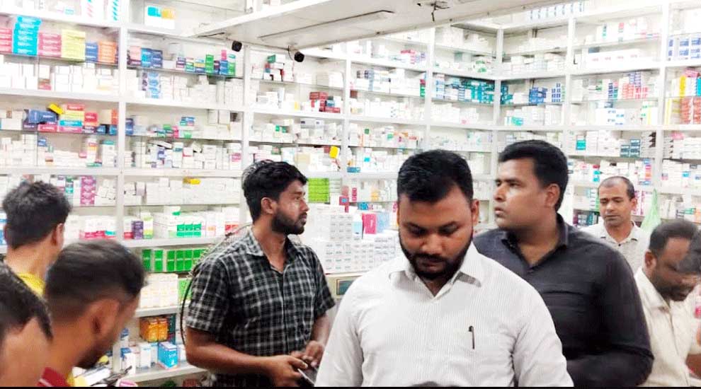 দিরাইয়ে চার ফার্মেসিকে ৯০ হাজার টাকা জ রি মা না