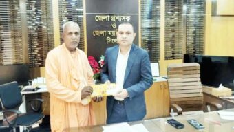 নতুন ডিসির হাতে রথযাত্রার নিমন্ত্রণ তুলে দিলেন মহারাজ