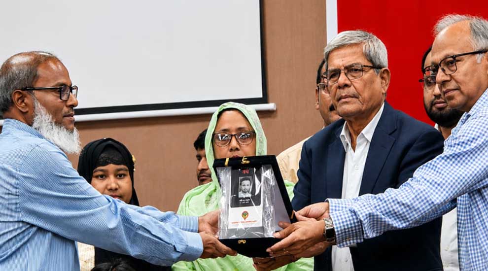 এনইসি ‘জুলাই শহীদ সাংবাদিক সম্মাননা’ পেলেন এটিএম তুরাবসহ ৫ পরিবার