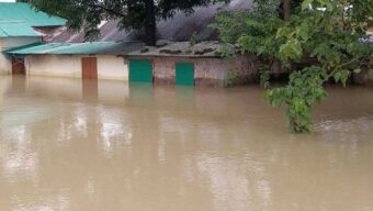 ৭ জেলায় বন্যা : ক্ষতিগ্রস্ত ৬ লাখের বেশি মানুষ, মৃ ত্যু বেড়ে ৫৪