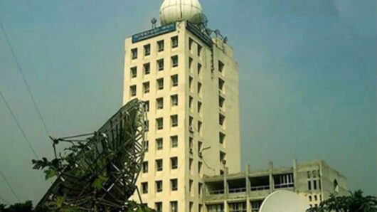 রাতে ঢাকাসহ ২০ জেলায় বজ্রবৃষ্টির আভাস