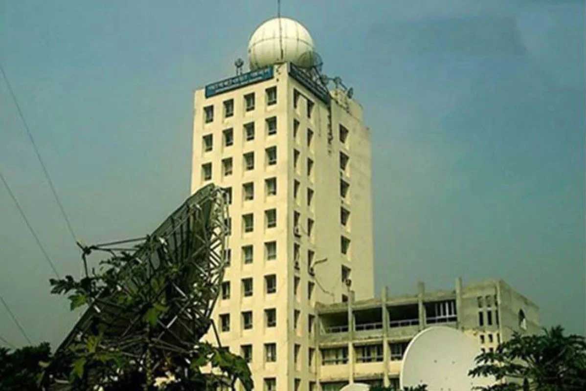 রাতে ঢাকাসহ ২০ জেলায় বজ্রবৃষ্টির আভাস