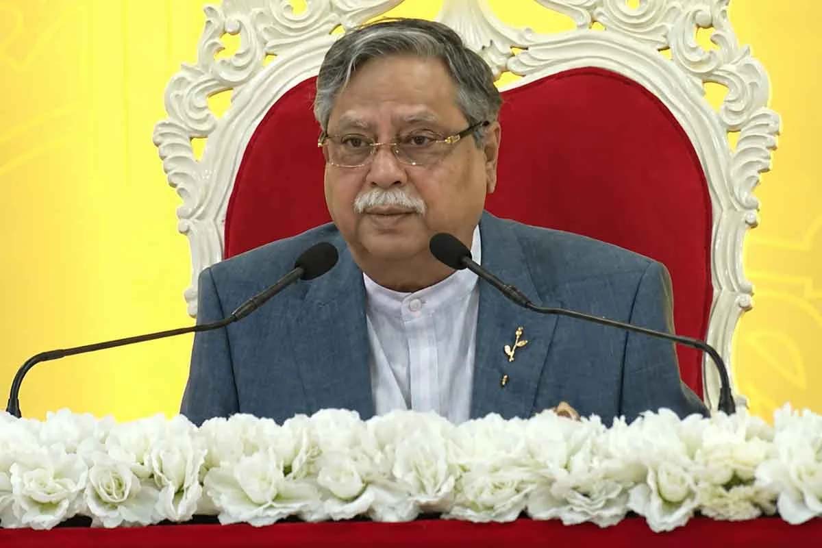 সশস্ত্র বাহিনীকে আধুনিক চতুর্মাত্রিক বাহিনী হিসেবে গড়ে তুলতে সরকার অঙ্গীকারবদ্ধ: রাষ্ট্রপতি