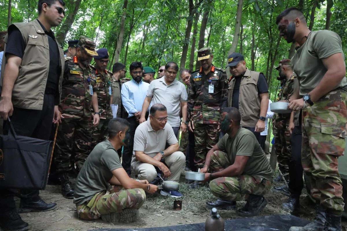 সেনাবাহিনীর গ্রীষ্মকালীন মহড়া আকস্মিক পরিদর্শন করলেন প্রধানমন্ত্রী