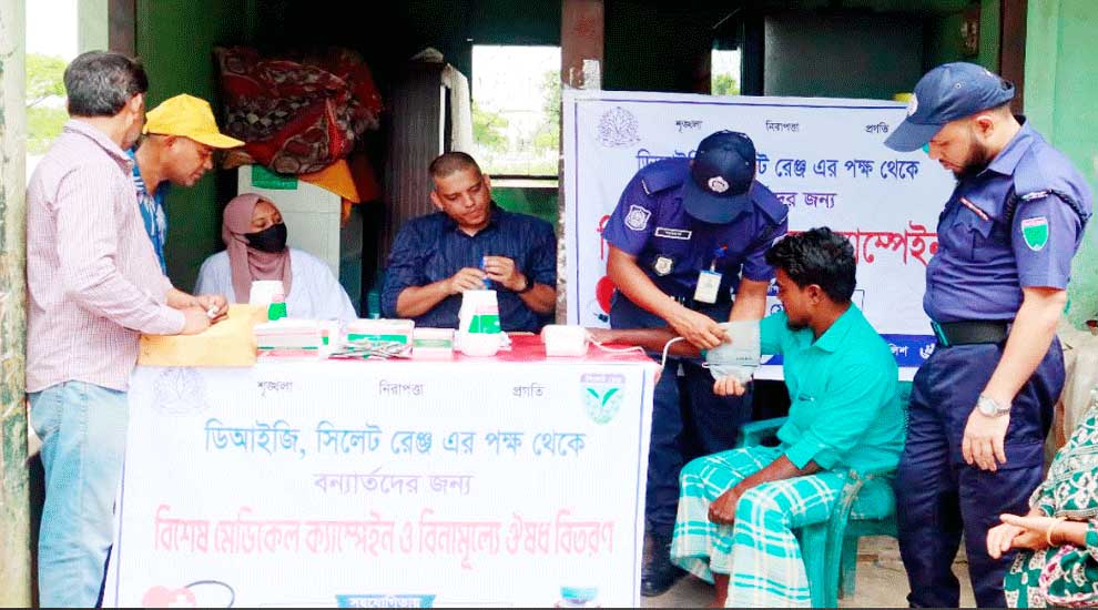 বন্যার্তদের পাশে সিলেট রেঞ্জ ডিআইজি