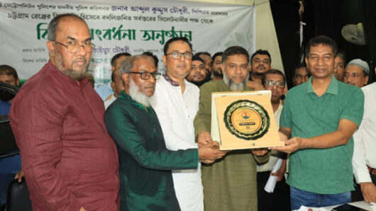 সিলেটে বিদায়ী পুলিশ কমিশনারকে বাংলাদেশ দোকান মালিক সমিতি সিলেট জেলা শাখার সংবর্ধনা